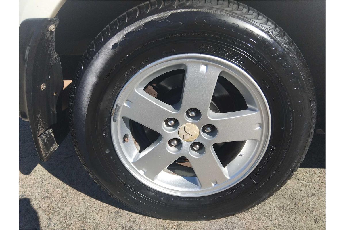 2011 Mitsubishi Outlander LS ZH