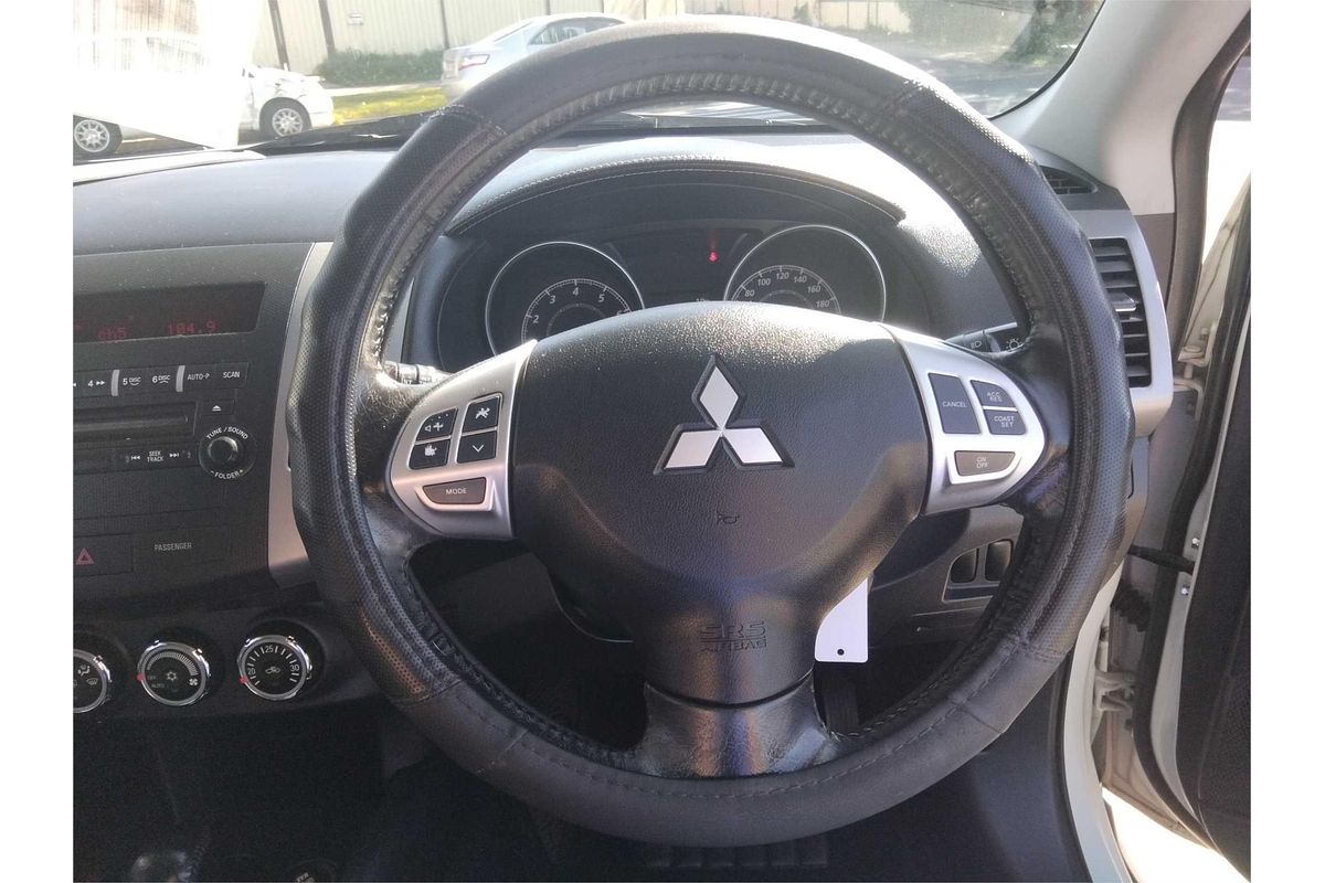 2011 Mitsubishi Outlander LS ZH