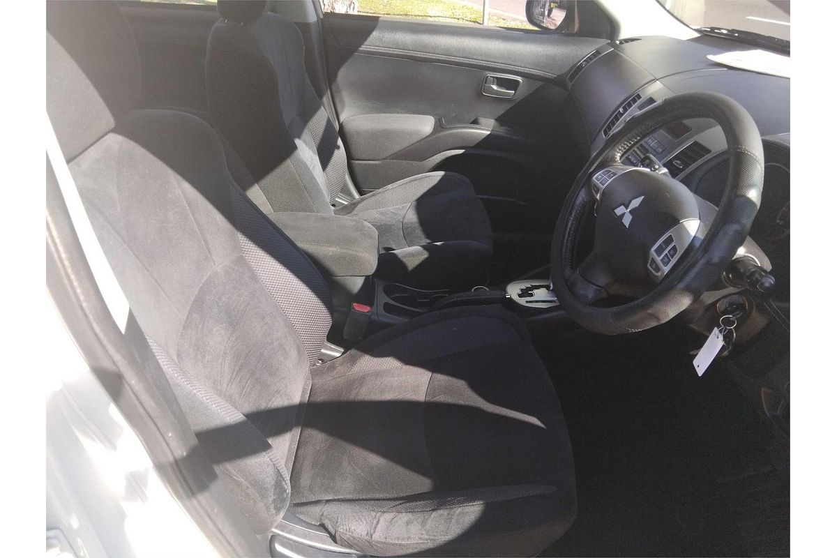 2011 Mitsubishi Outlander LS ZH