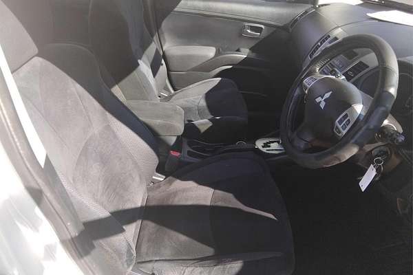 2011 Mitsubishi Outlander LS ZH