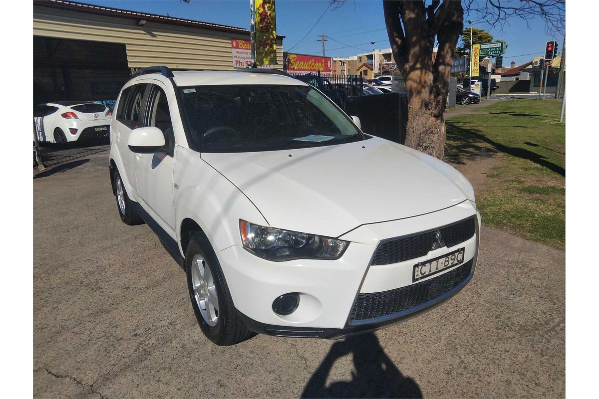 2011 Mitsubishi Outlander LS ZH