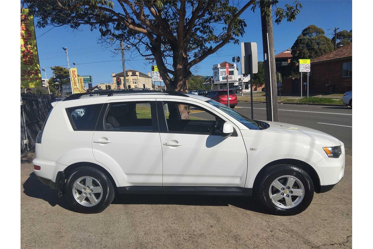 2011 Mitsubishi Outlander LS ZH