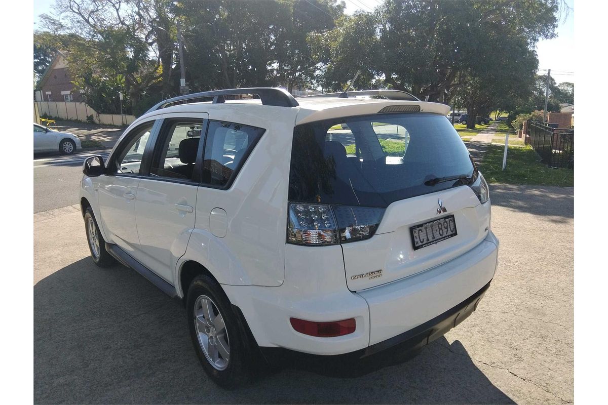 2011 Mitsubishi Outlander LS ZH
