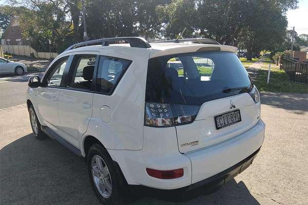 2011 Mitsubishi Outlander LS ZH