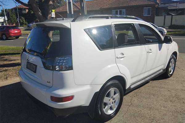 2011 Mitsubishi Outlander LS ZH