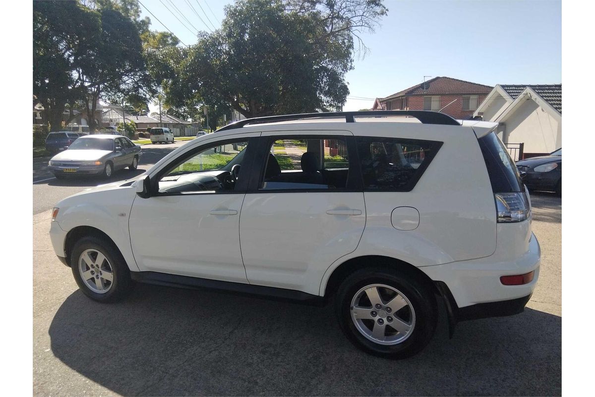 2011 Mitsubishi Outlander LS ZH