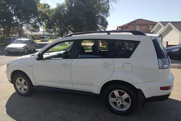 2011 Mitsubishi Outlander LS ZH