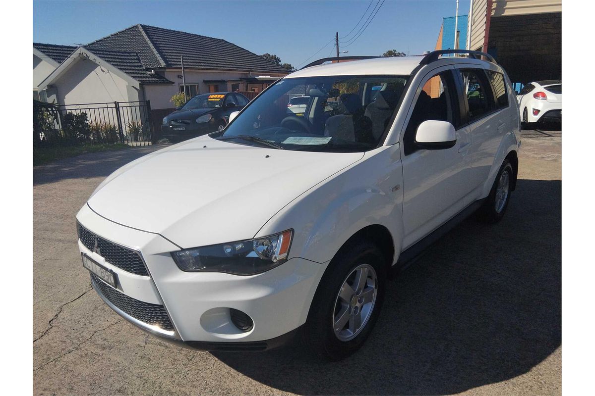 2011 Mitsubishi Outlander LS ZH