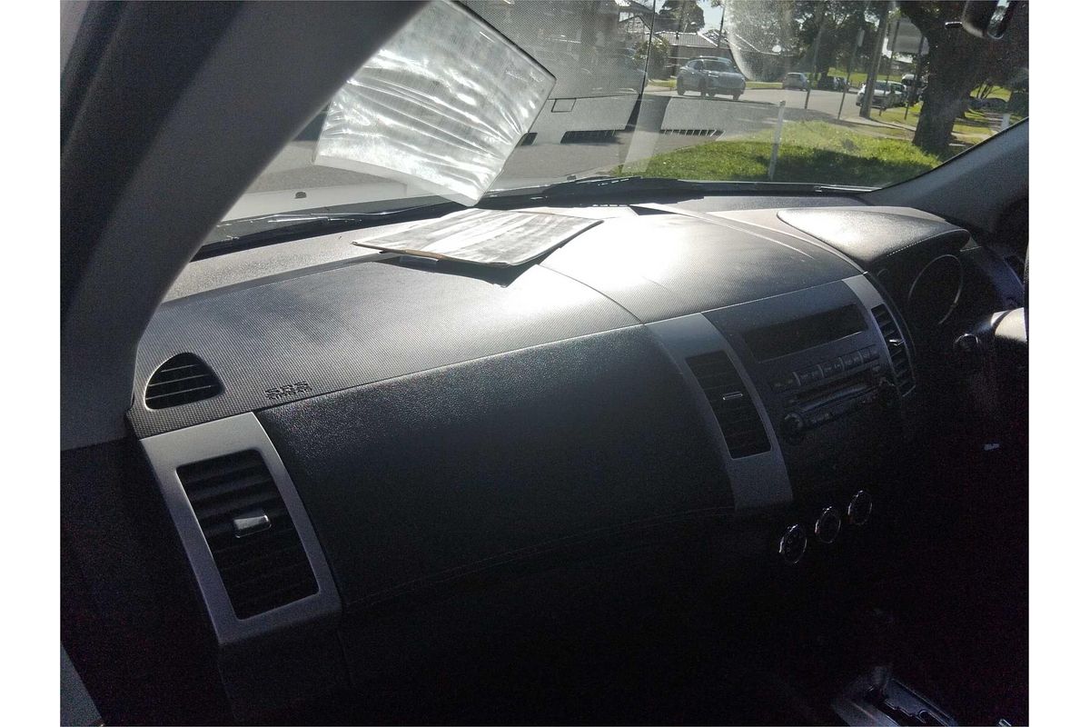 2011 Mitsubishi Outlander LS ZH