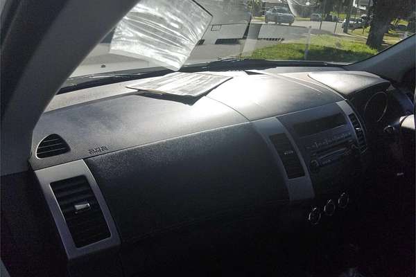 2011 Mitsubishi Outlander LS ZH