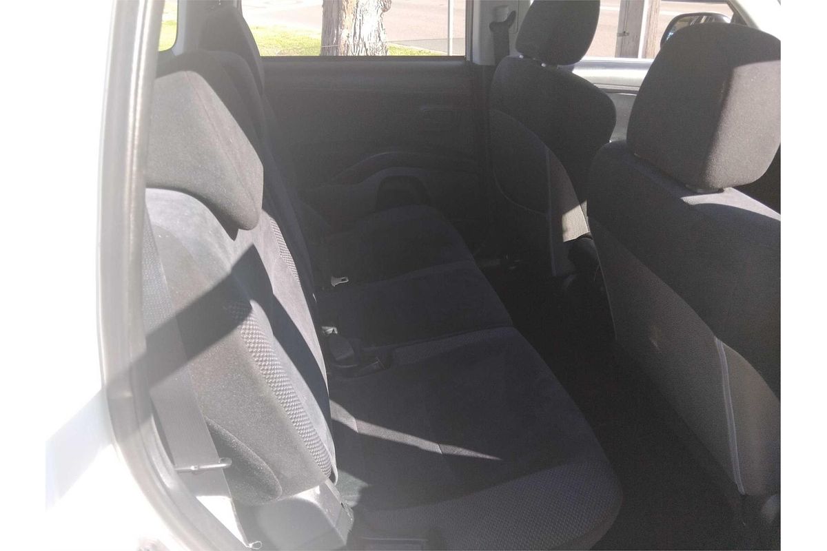 2011 Mitsubishi Outlander LS ZH