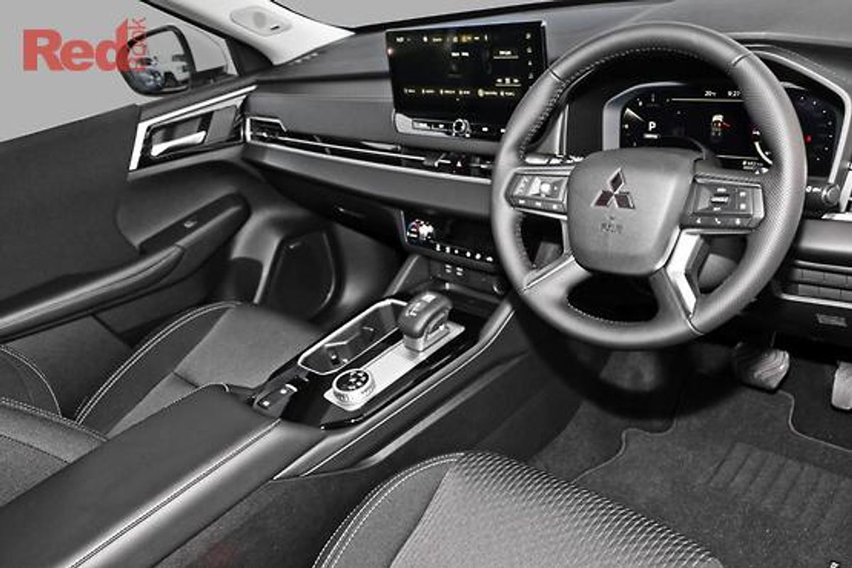 2025 Mitsubishi Outlander LS ZM