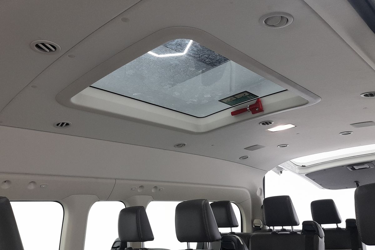 2022 Toyota Hiace Commuter GL GDH322R ELWB
