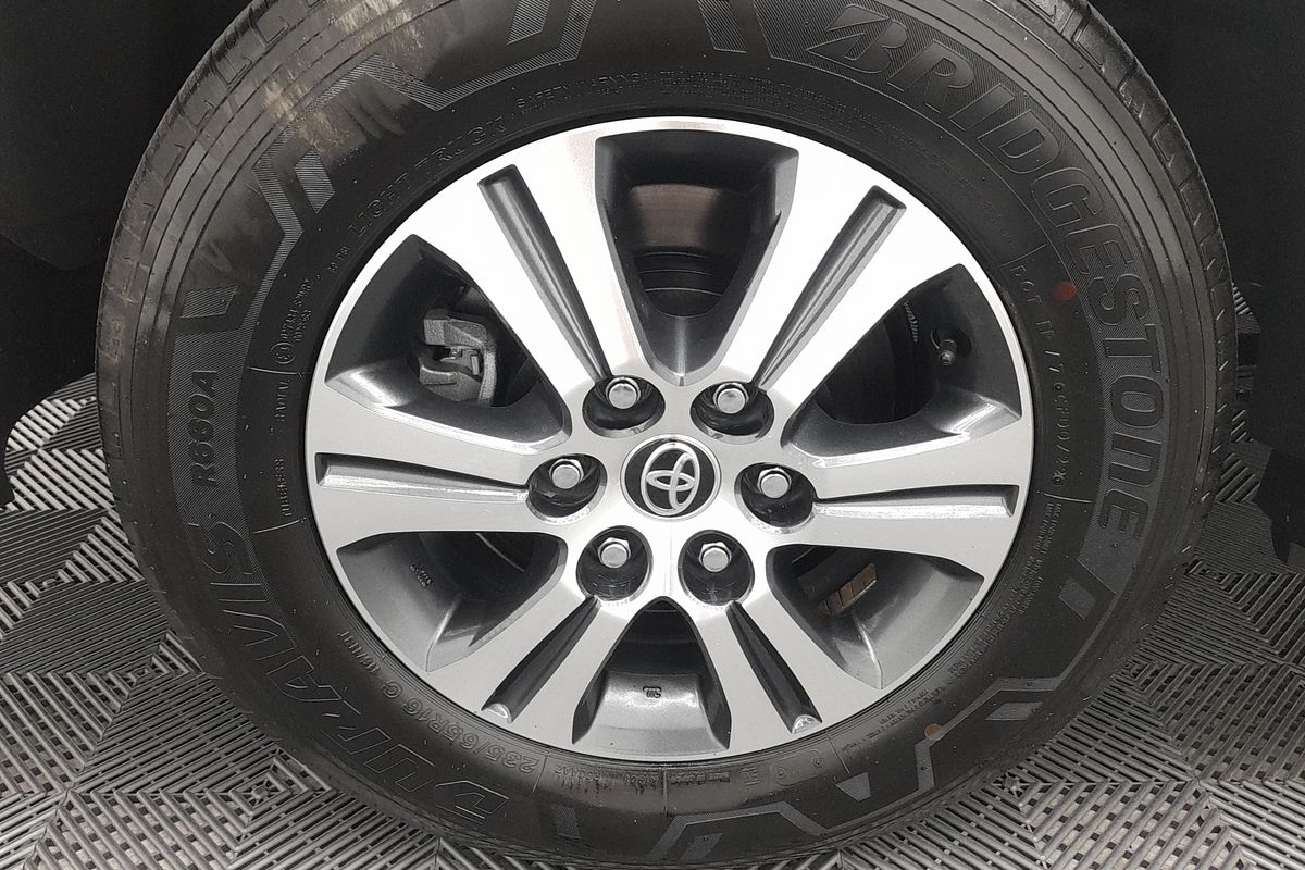 2022 Toyota Hiace Commuter GL GDH322R ELWB