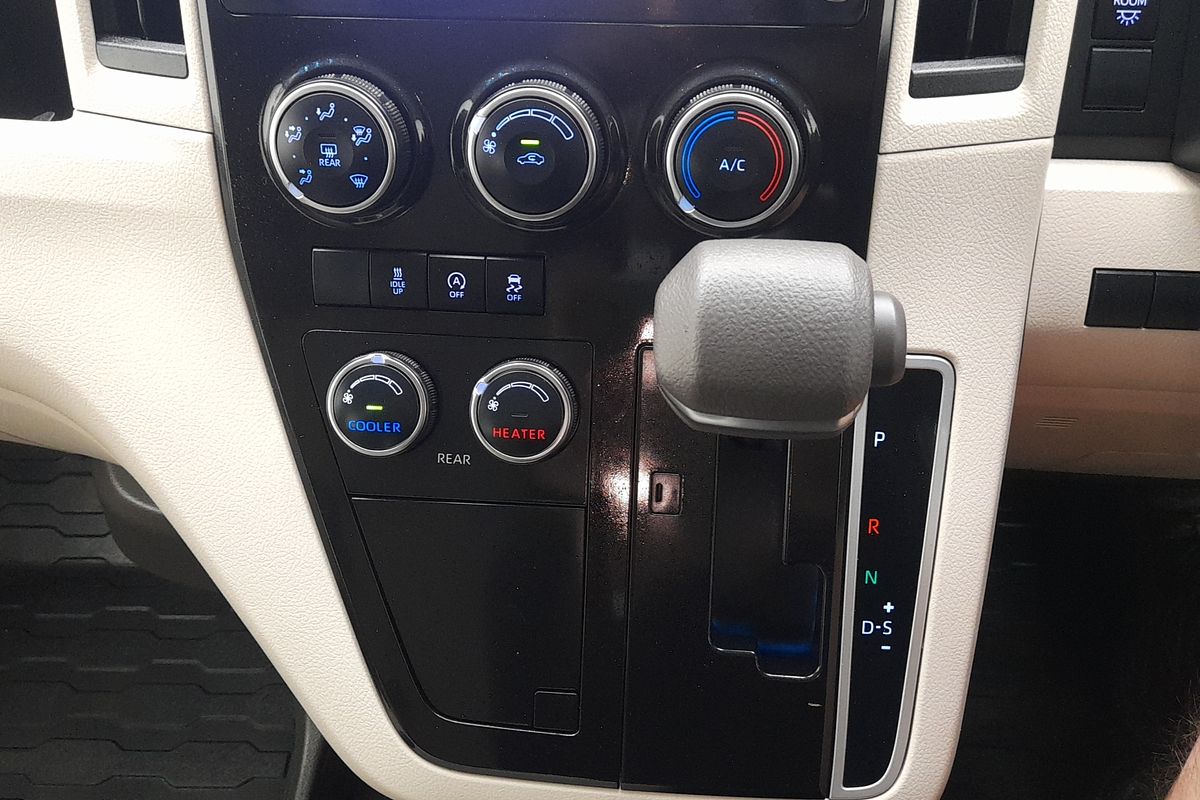 2022 Toyota Hiace Commuter GL GDH322R ELWB