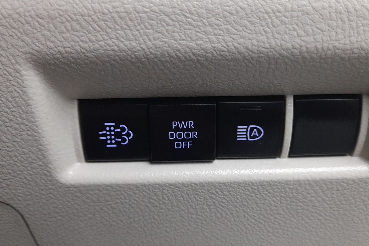 2022 Toyota Hiace Commuter GL GDH322R ELWB