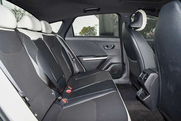 2025 Kia K4 GT-Line CL4m