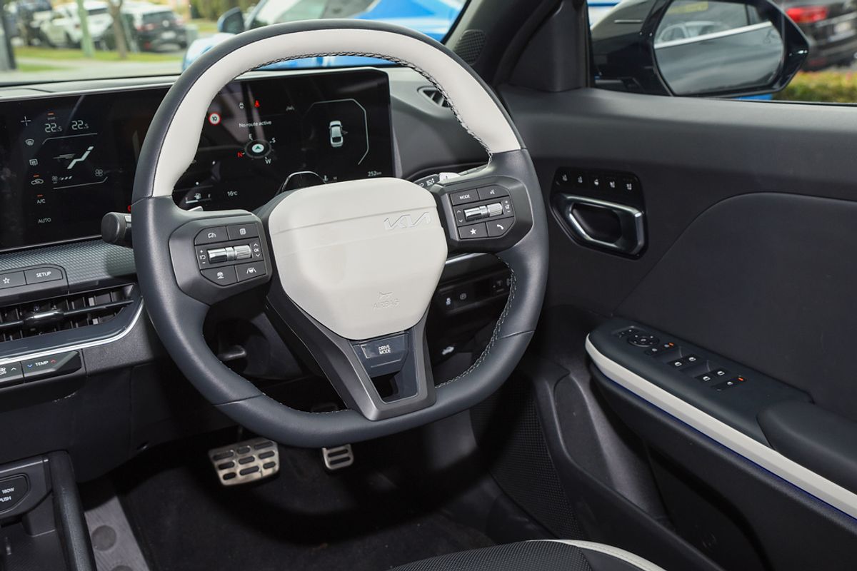 2025 Kia K4 GT-Line CL4m