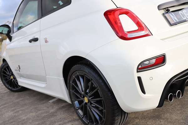2022 Abarth 695 Competizione