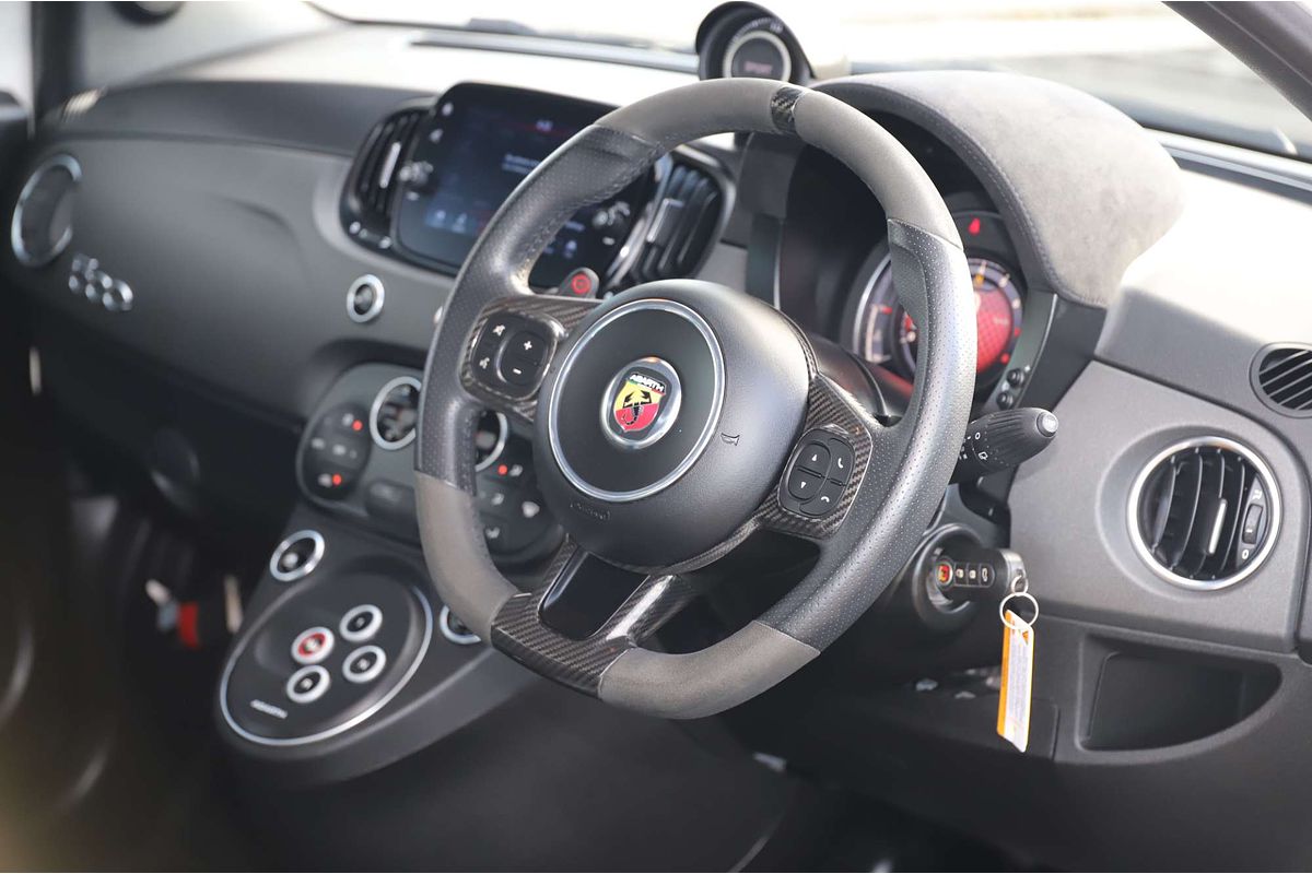 2022 Abarth 695 Competizione
