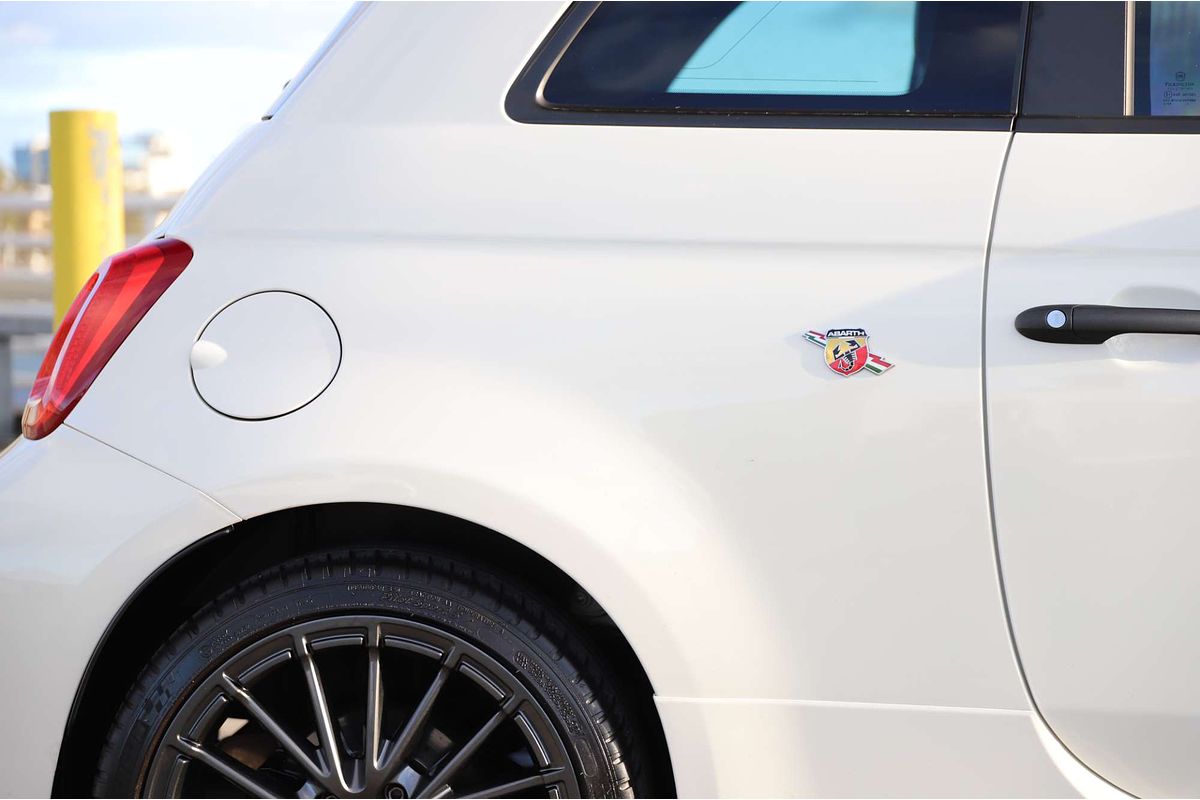 2022 Abarth 695 Competizione