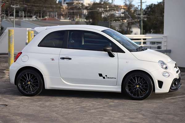 2022 Abarth 695 Competizione