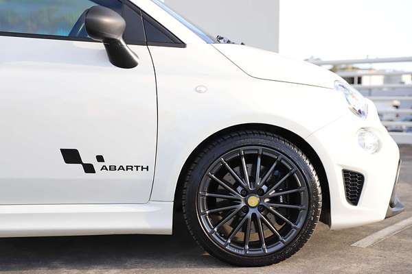 2022 Abarth 695 Competizione