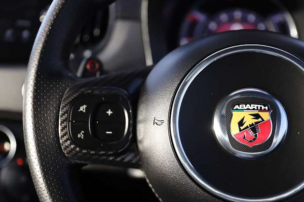2022 Abarth 695 Competizione