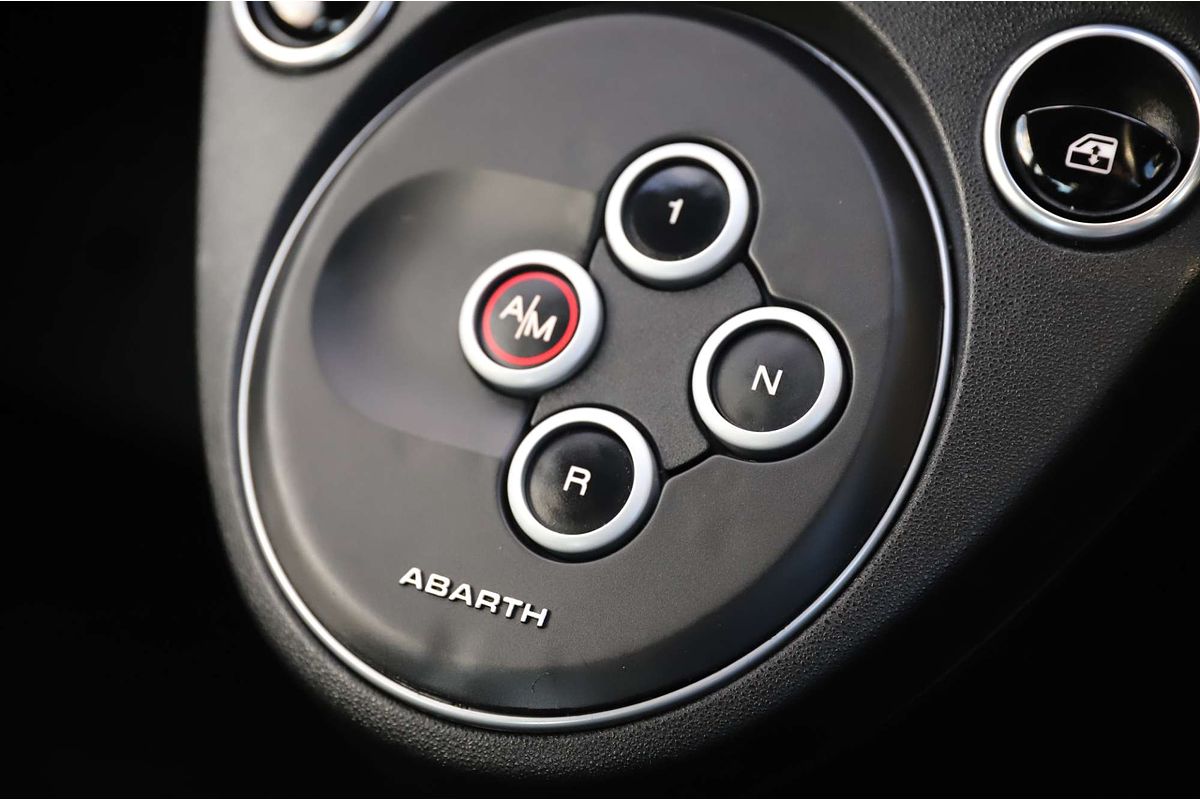 2022 Abarth 695 Competizione
