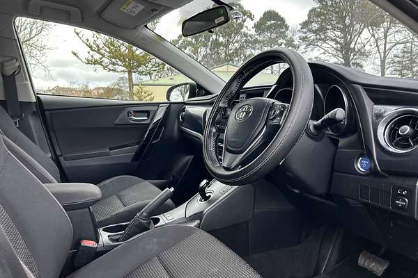 2016 Toyota Corolla Hybrid ZWE186R