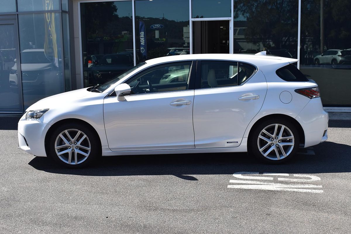 2016 Lexus CT CT200h Luxury ZWA10R