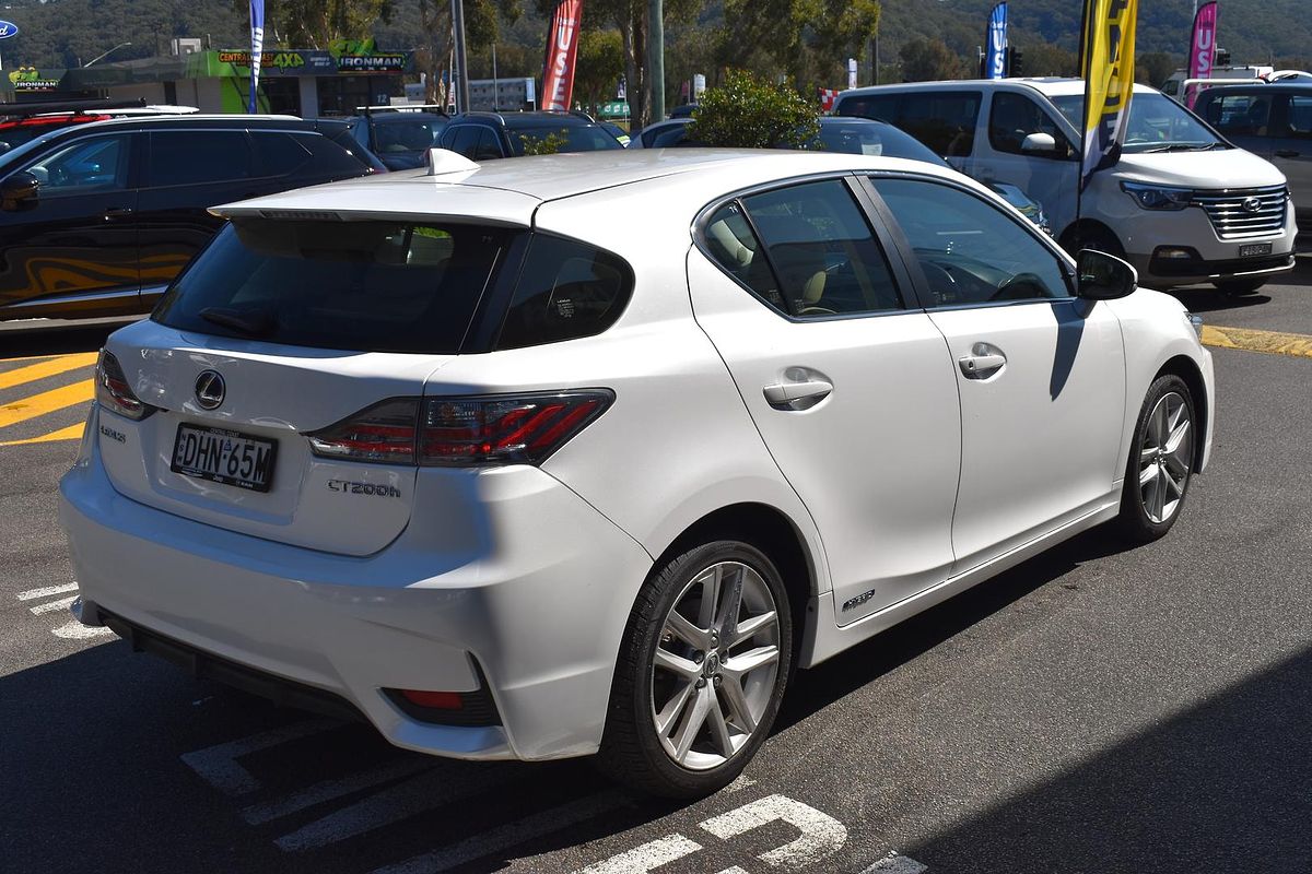 2016 Lexus CT CT200h Luxury ZWA10R