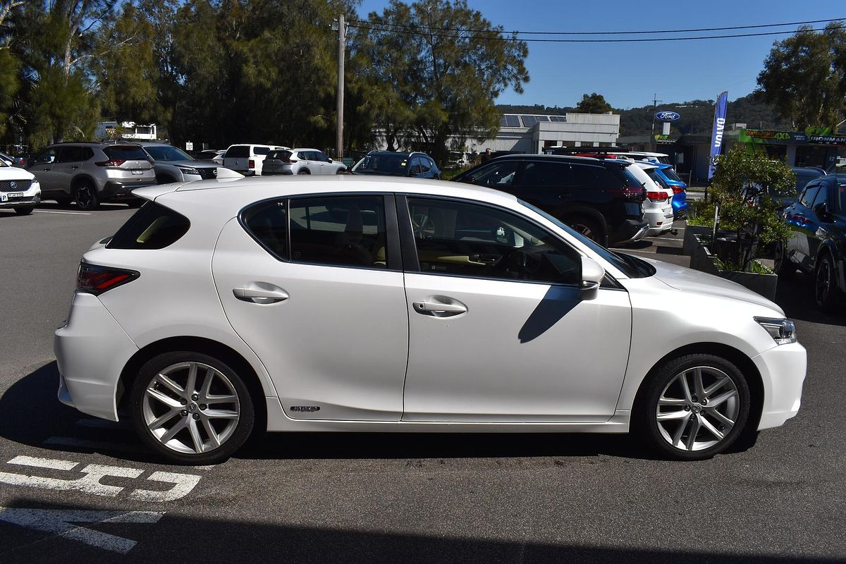 2016 Lexus CT CT200h Luxury ZWA10R