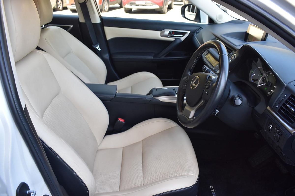 2016 Lexus CT CT200h Luxury ZWA10R
