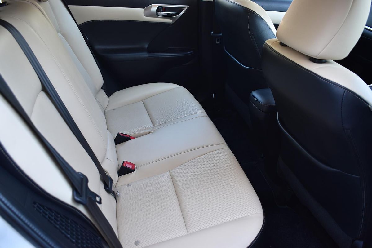 2016 Lexus CT CT200h Luxury ZWA10R