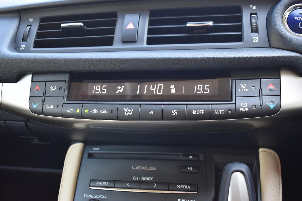 2016 Lexus CT CT200h Luxury ZWA10R
