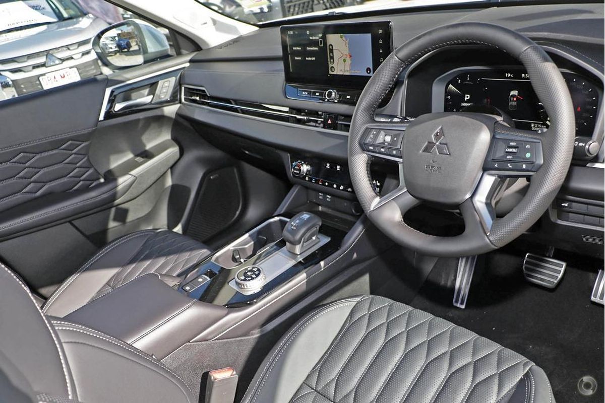 2025 Mitsubishi Outlander Exceed ZM