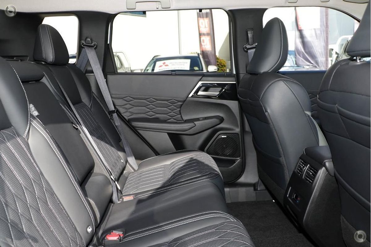 2025 Mitsubishi Outlander Exceed ZM