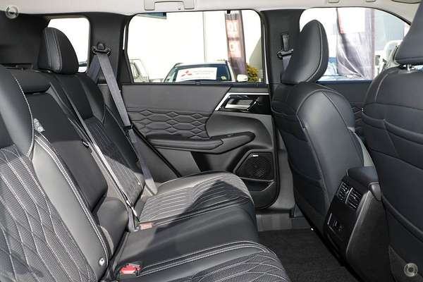 2025 Mitsubishi Outlander Exceed ZM