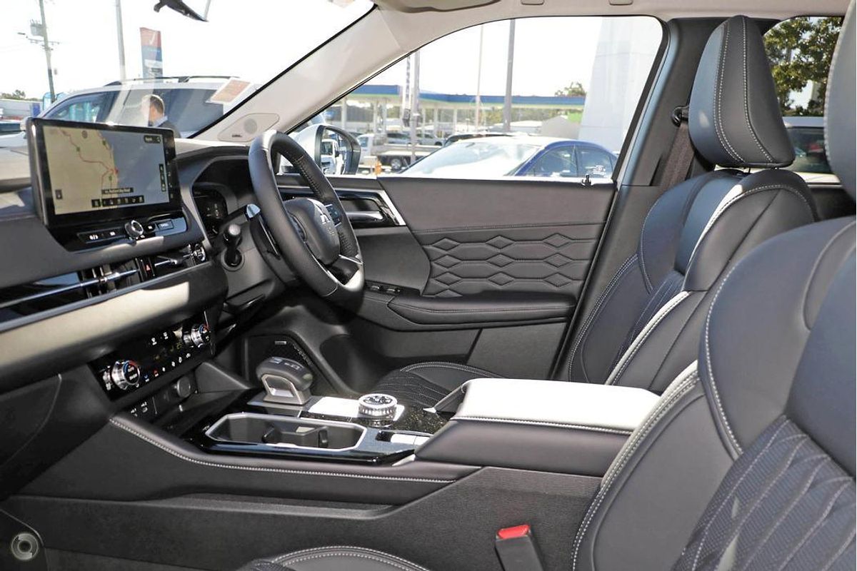 2025 Mitsubishi Outlander Exceed ZM