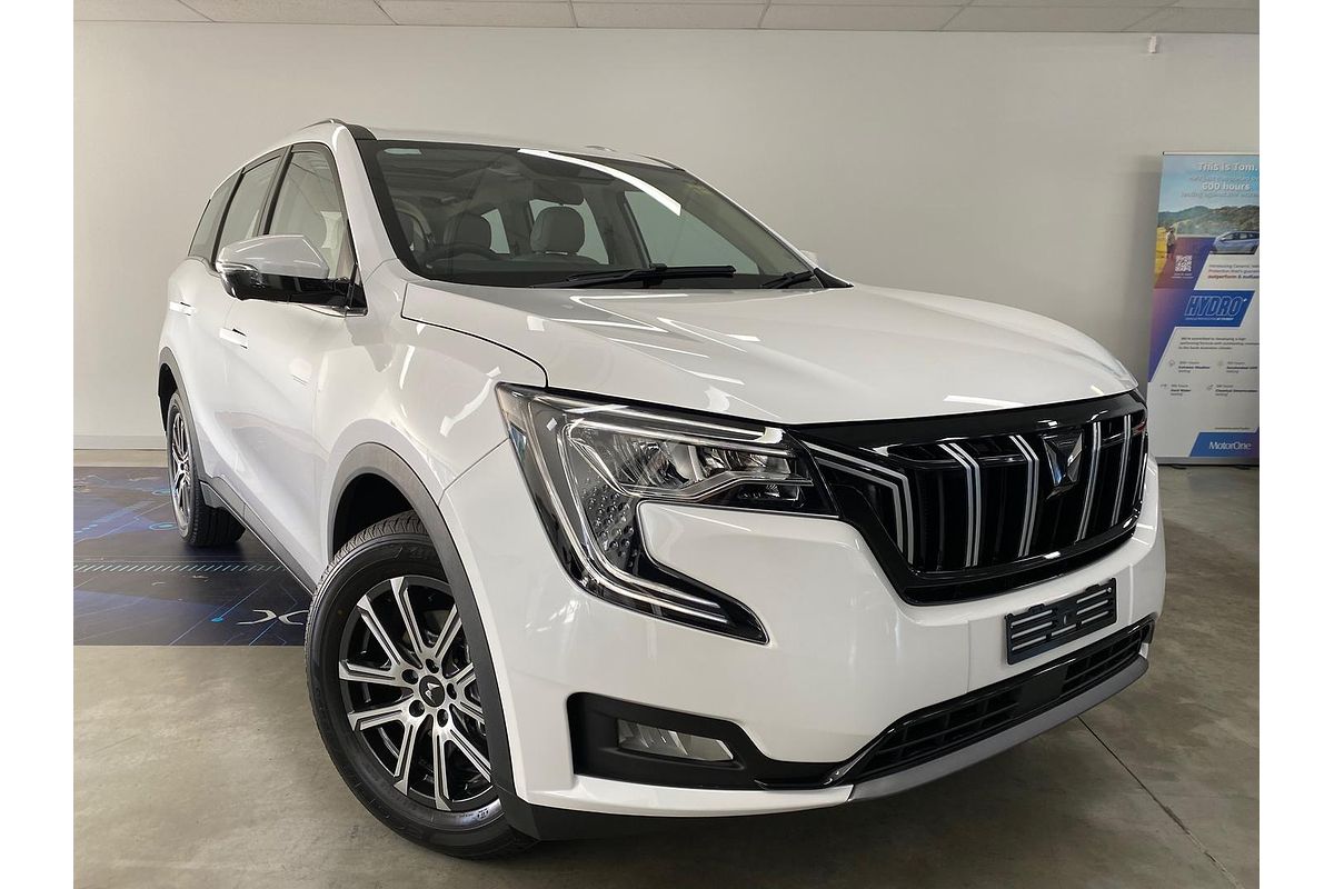 2024 Mahindra XUV700 AX7L