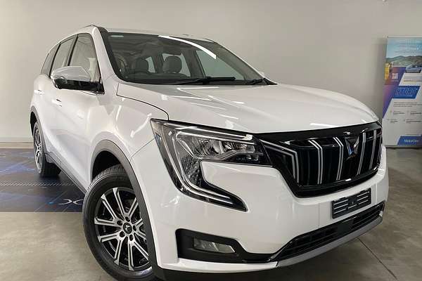 2024 Mahindra XUV700 AX7L