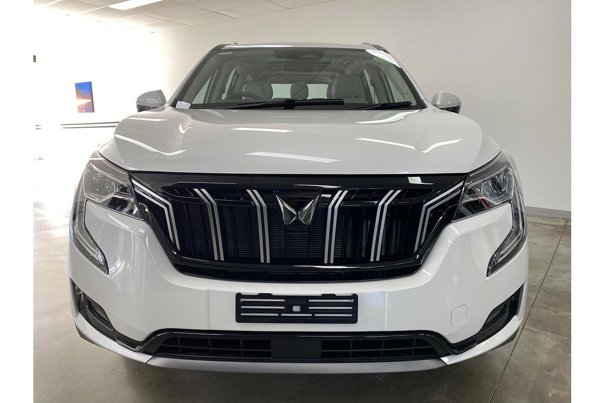 2024 Mahindra XUV700 AX7L