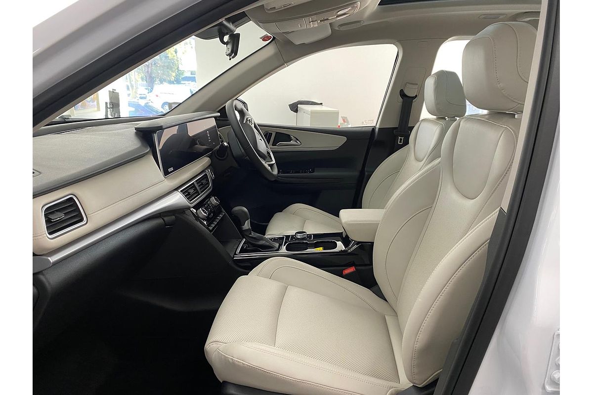 2024 Mahindra XUV700 AX7L