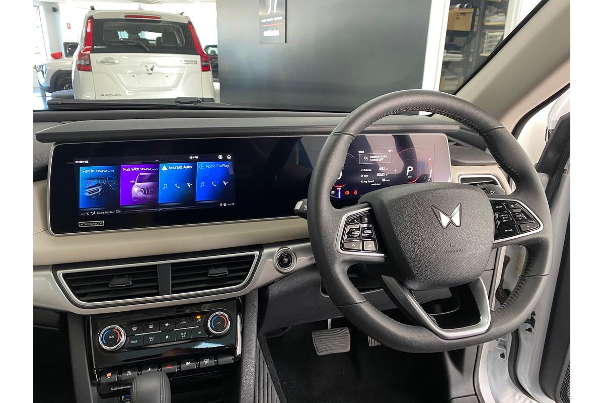 2024 Mahindra XUV700 AX7L