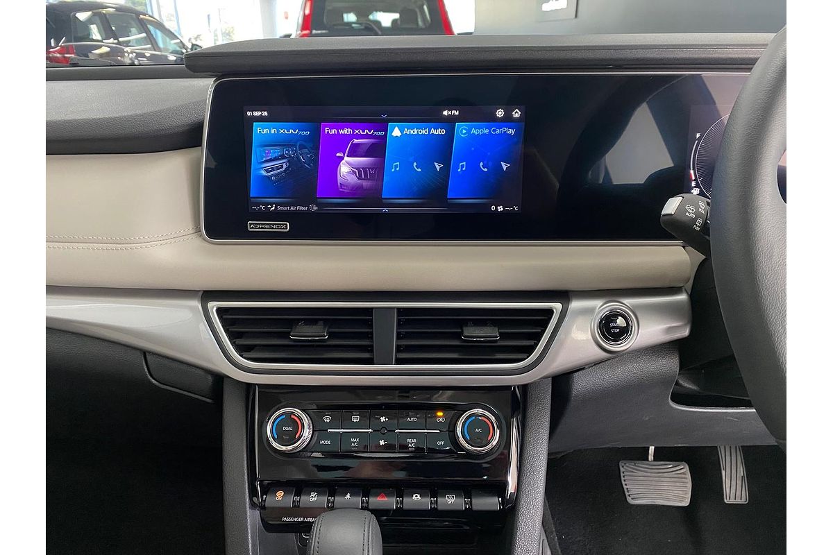 2024 Mahindra XUV700 AX7L