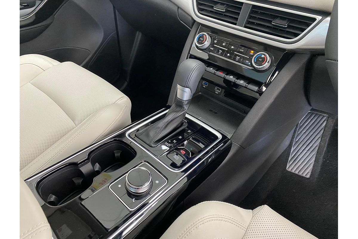2024 Mahindra XUV700 AX7L