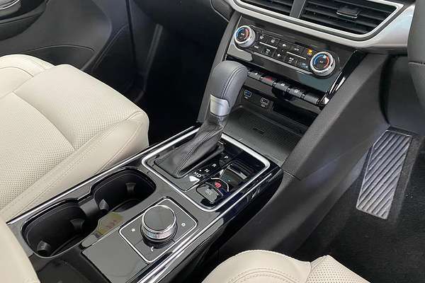 2024 Mahindra XUV700 AX7L