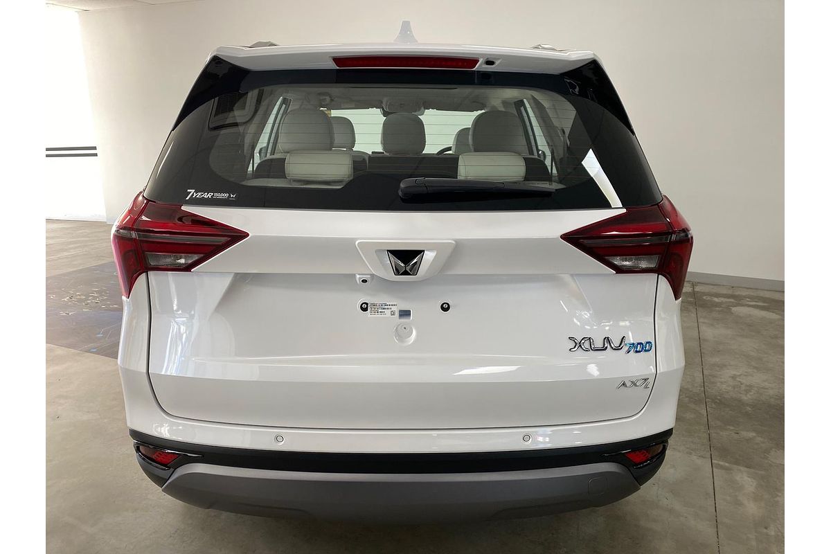 2024 Mahindra XUV700 AX7L