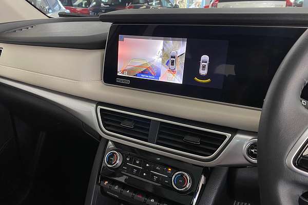 2024 Mahindra XUV700 AX7L